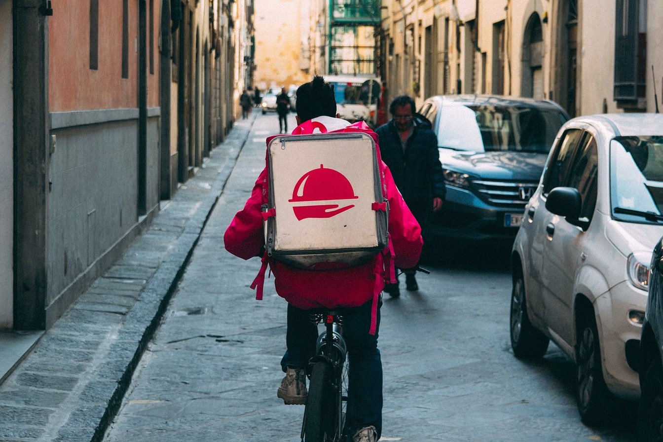 O mercado ilegal das contas de app de entrega alugadas por brasileiros em Londres